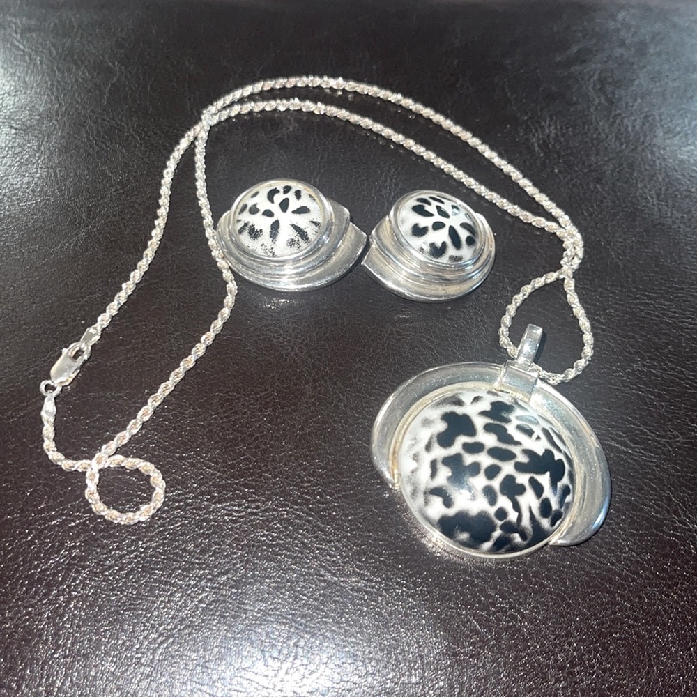 Italy necklace and earring set 📿